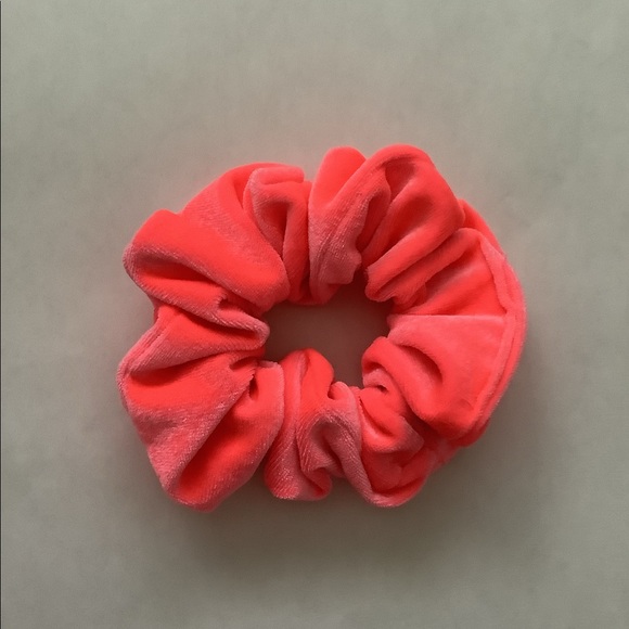 Soft velvet scrunchies - Picture 12 of 16